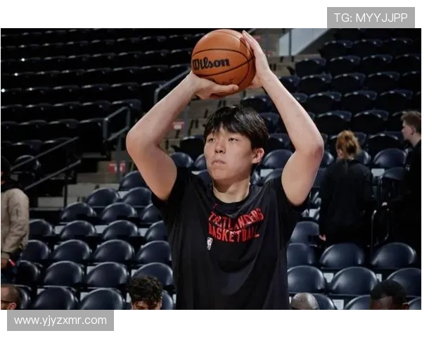 克林根默默塑造杨瀚森成长之路成为球队防守的重要基石